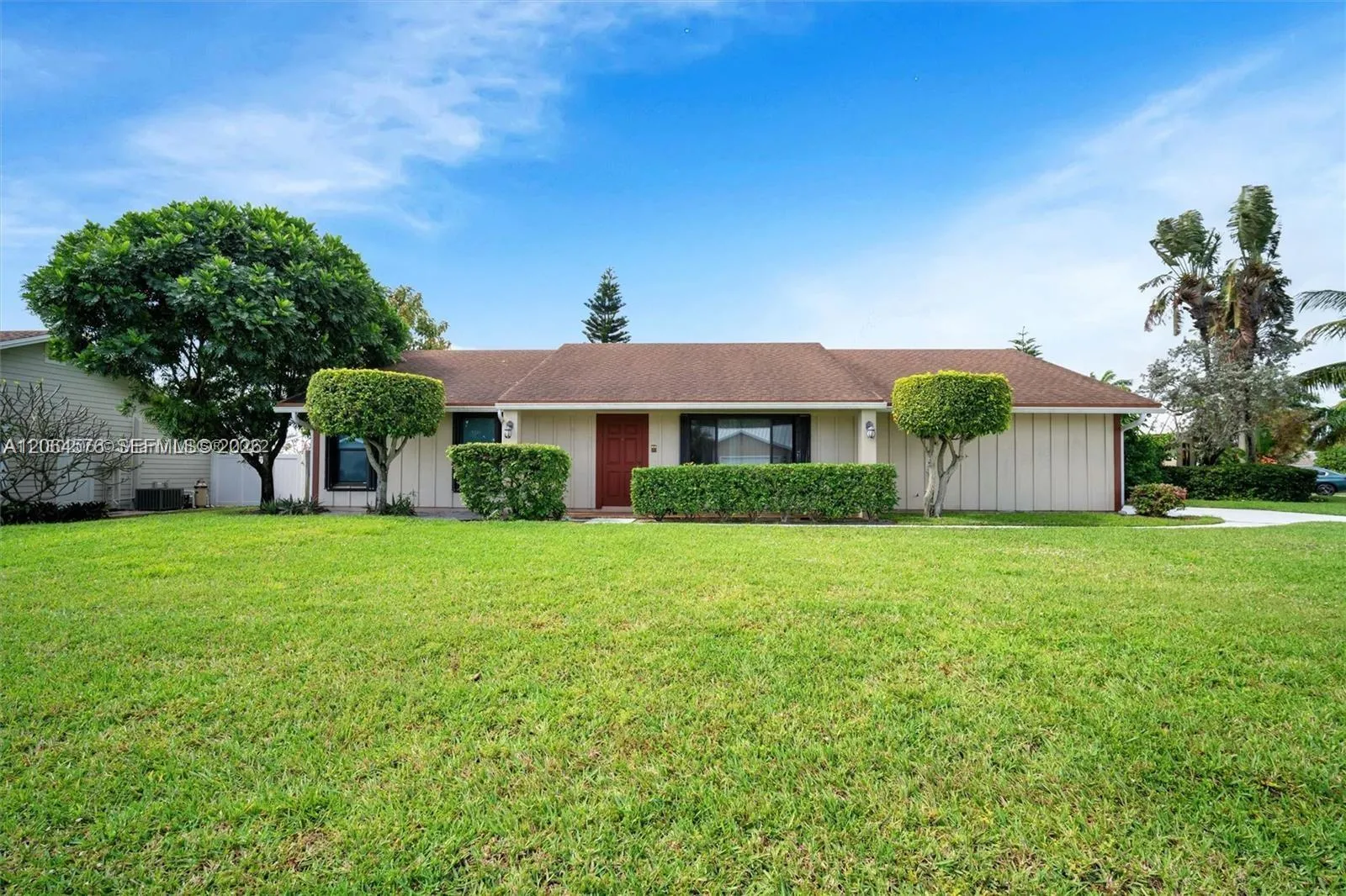 Foto de propiedad en 372 NW 35th Place, Boca Raton, FL 33431 Boca Raton con MLS# 