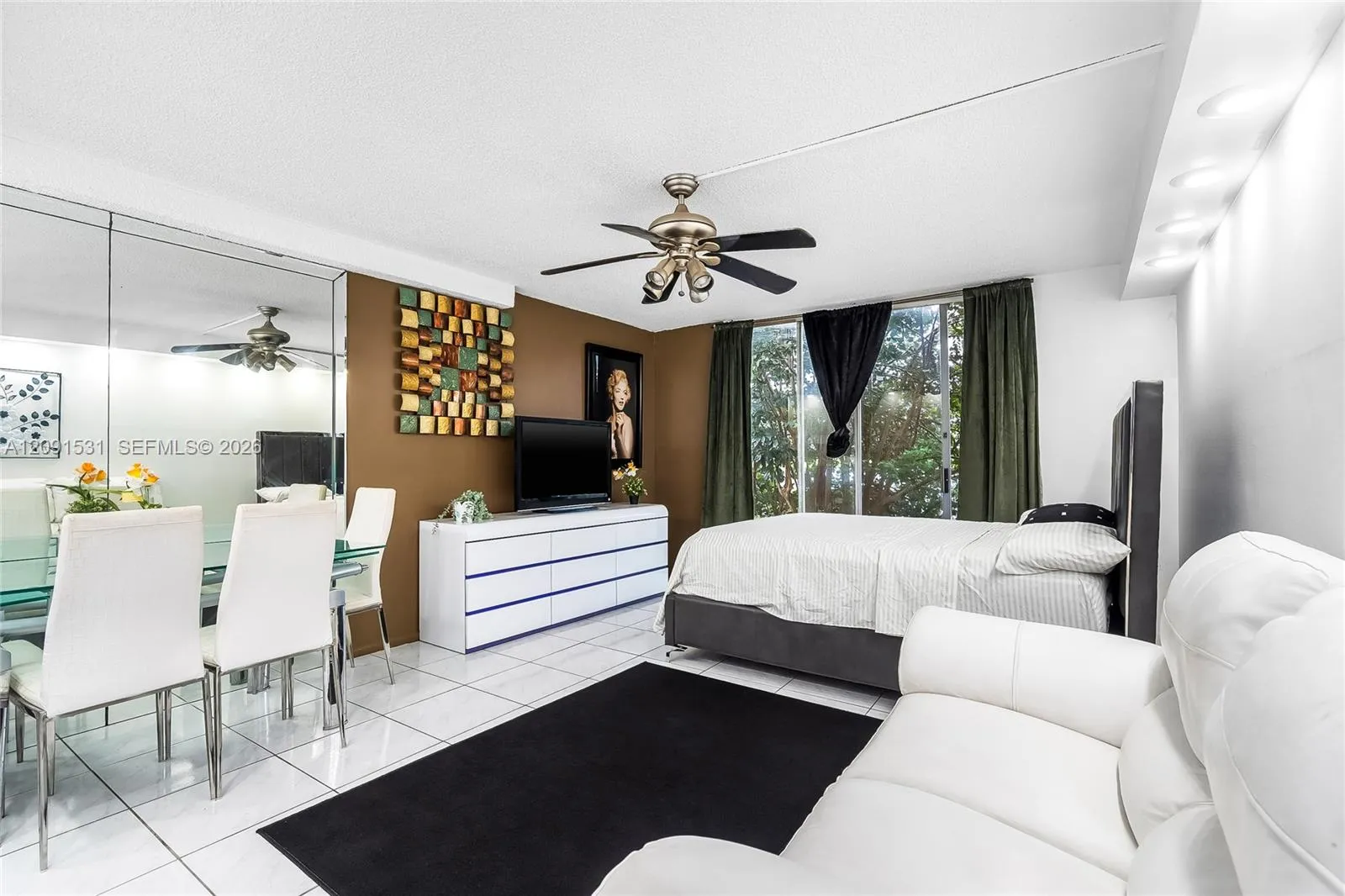 Foto de propiedad en 3720 Inverrary Drive 1M, Lauderhill, FL 33319 Lauderhill con MLS# 