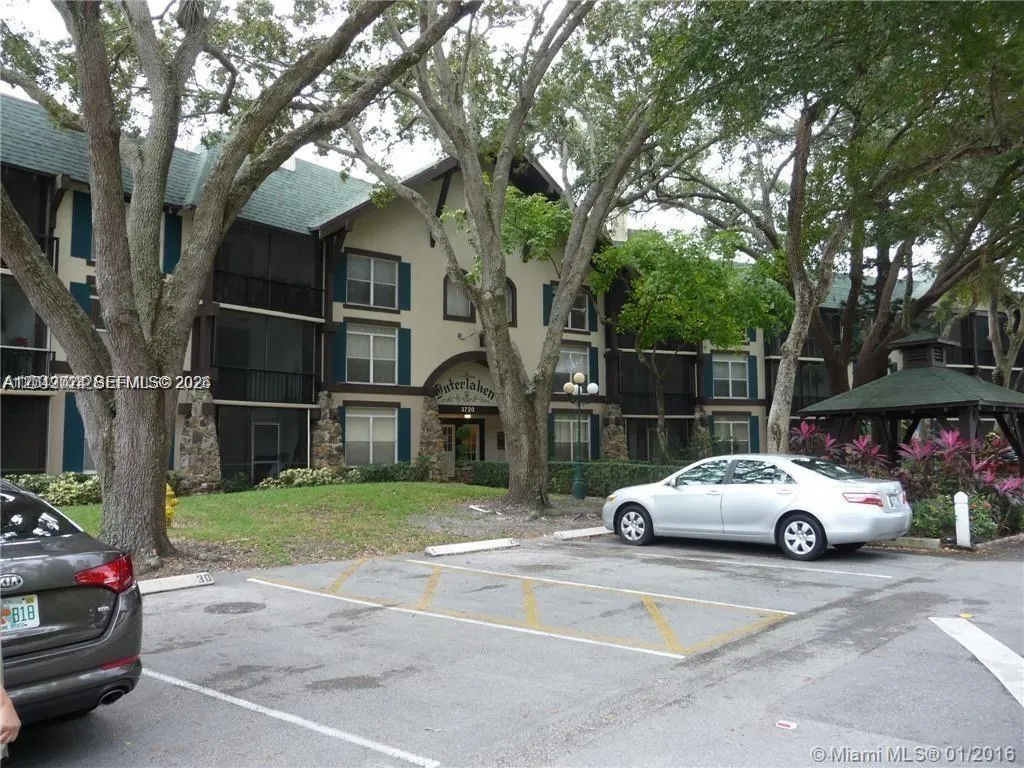 Foto de propiedad en 3720 Inverrary Drive 3L, Lauderhill, FL 33319 Lauderhill con MLS# 