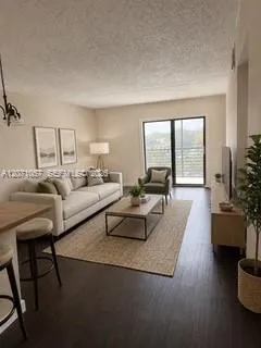 Foto de propiedad en 3720 N Pine Island Road 436, Sunrise, FL 33351 Sunrise con MLS# 