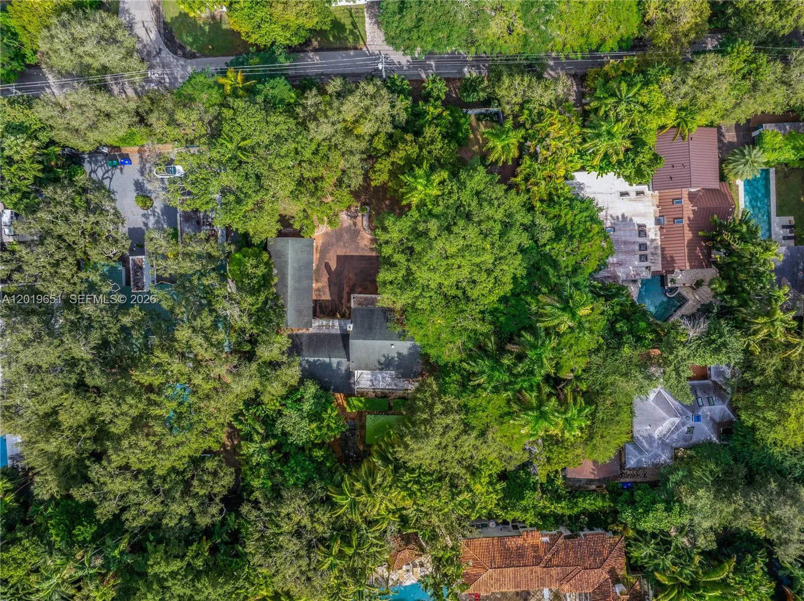Foto de propiedad en 3720 Poinciana Avenue, Miami, FL 33133 Miami con MLS# 