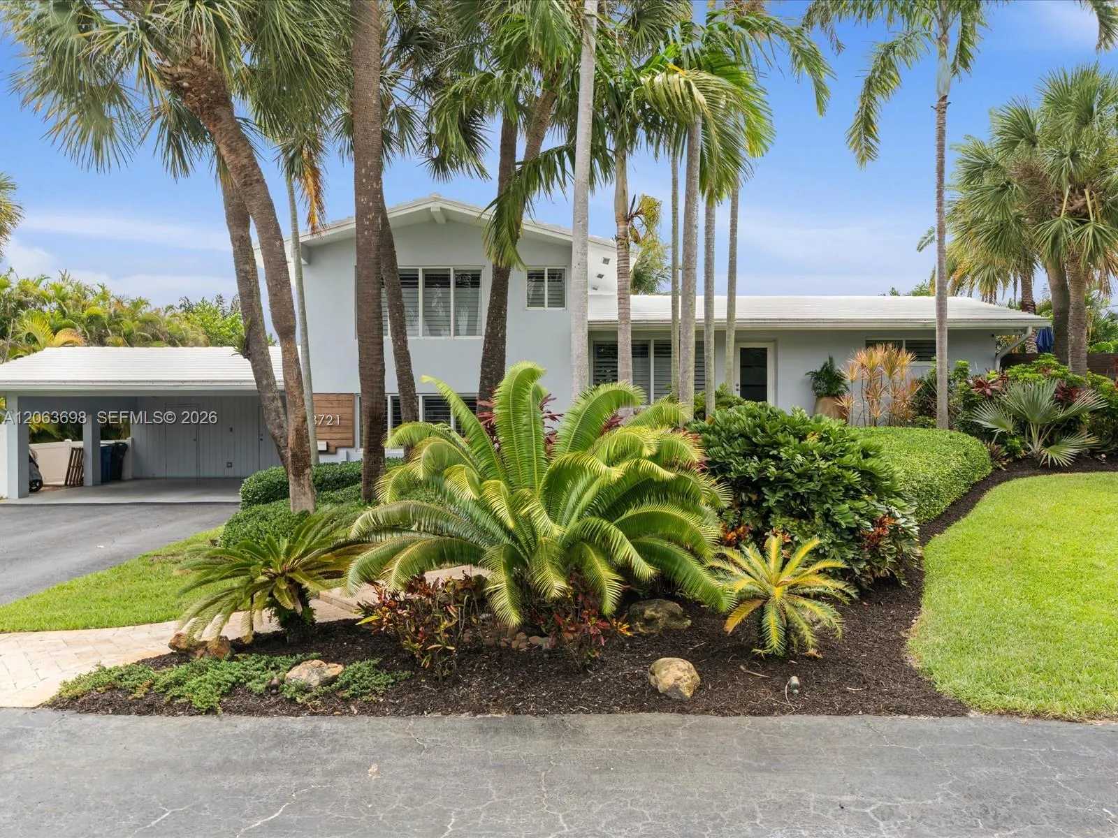 Foto de propiedad en 3721 NE 15th Avenue, Oakland Park, FL 33334 Oakland Park con MLS# 