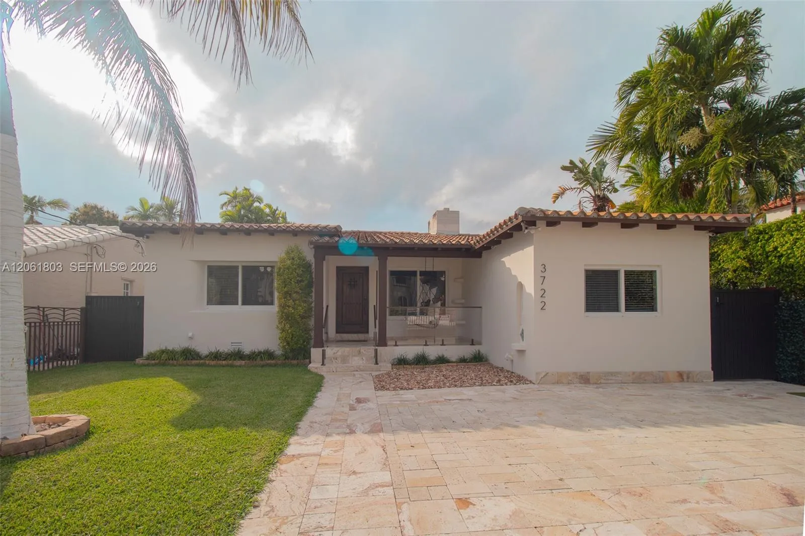 Foto de propiedad en 3722 Royal Palm Avenue, Miami Beach, FL 33140 Miami Beach con MLS# 
