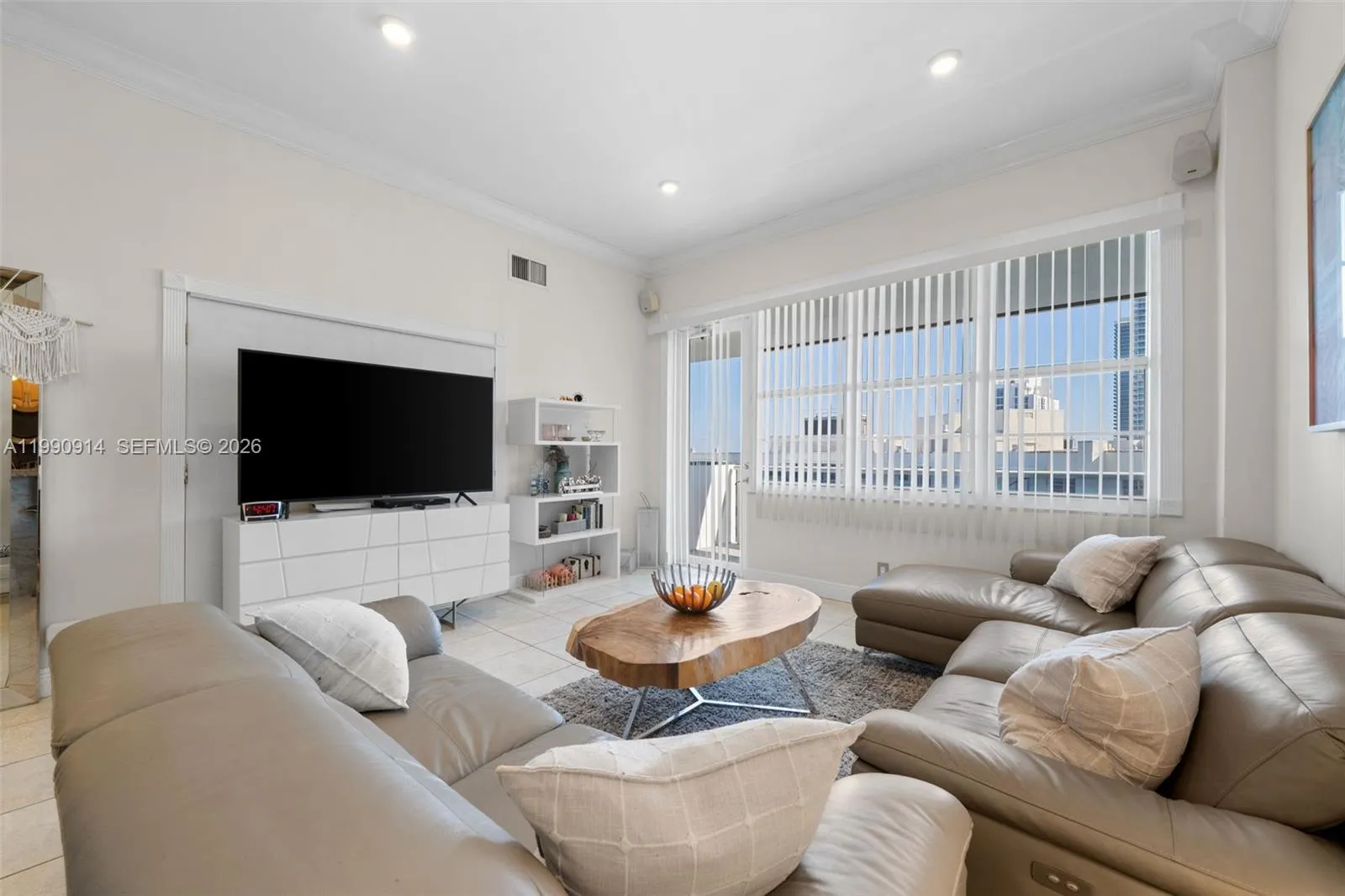 Foto de propiedad en 3725 S Ocean Drive PH18, Hollywood, FL 33019 Hollywood con MLS#