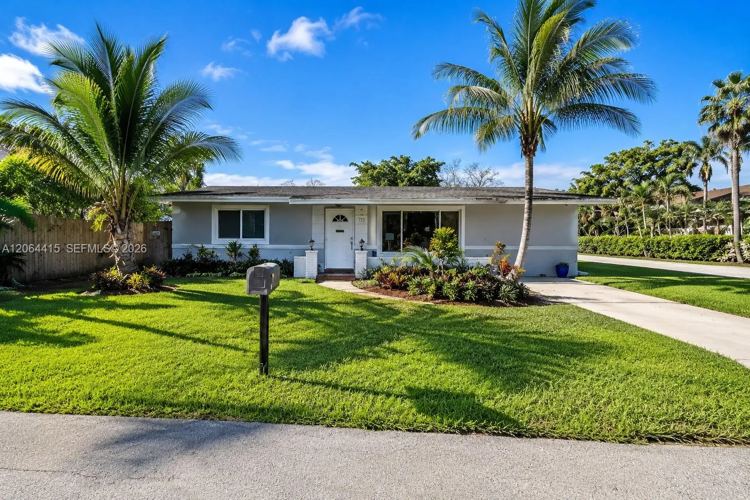 Foto de propiedad en 3730 SW 47th Court, Dania Beach, FL 33312 Dania Beach con MLS# 