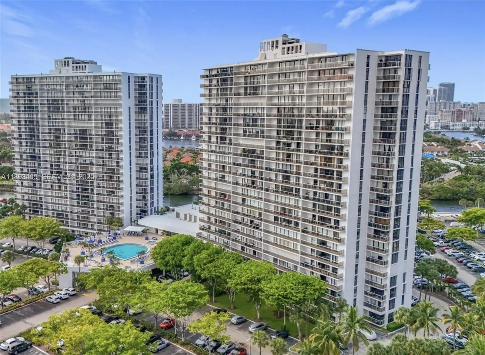 Foto de propiedad en 3731 N Country Club Drive 129, Aventura, FL 33180 Aventura con MLS# 
