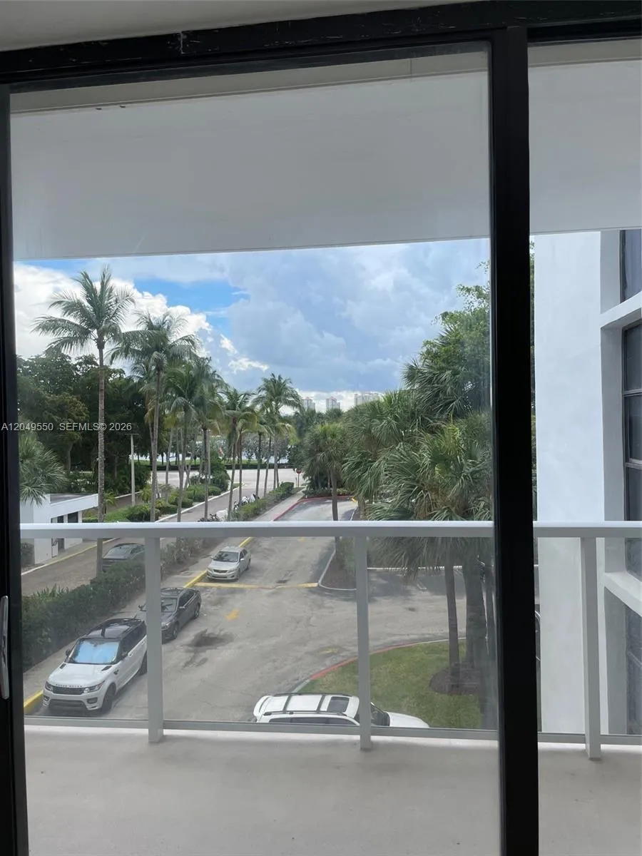 Foto de propiedad en 3731 N Country Club Drive 323, Aventura, FL 33180 Aventura con MLS# 