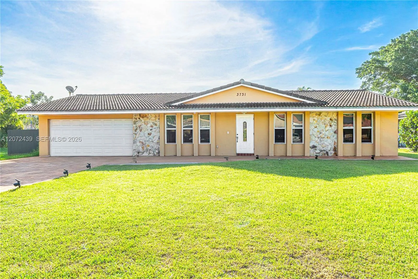 Foto de propiedad en 3731 NW 109th Avenue, Coral Springs, FL 33065 Coral Springs con MLS# 