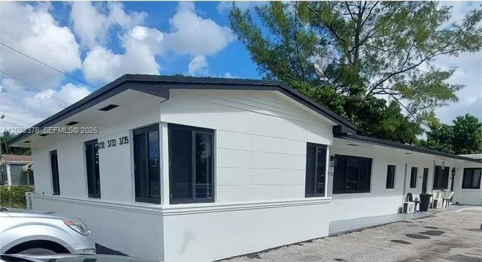 En Renta 3735 NW 21st Court 3735, Miami, FL 33142, Miami, FL 33142