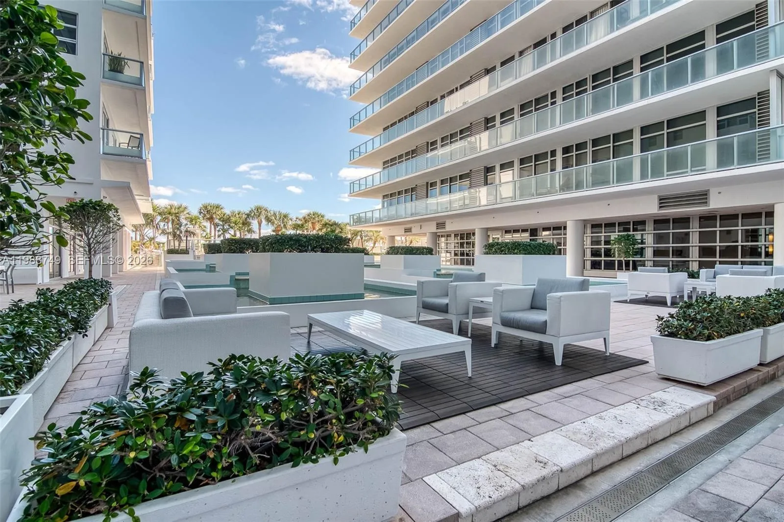 Foto de propiedad en 3737 Collins Avenue S-203, Miami Beach, FL 33140 Miami Beach con MLS# 