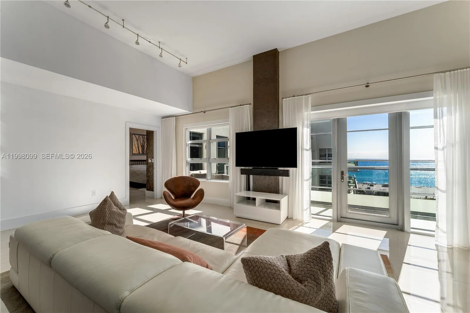 Foto de propiedad en 3739 Collins Avenue N-604, Miami Beach, FL 33140 Miami Beach con MLS# 