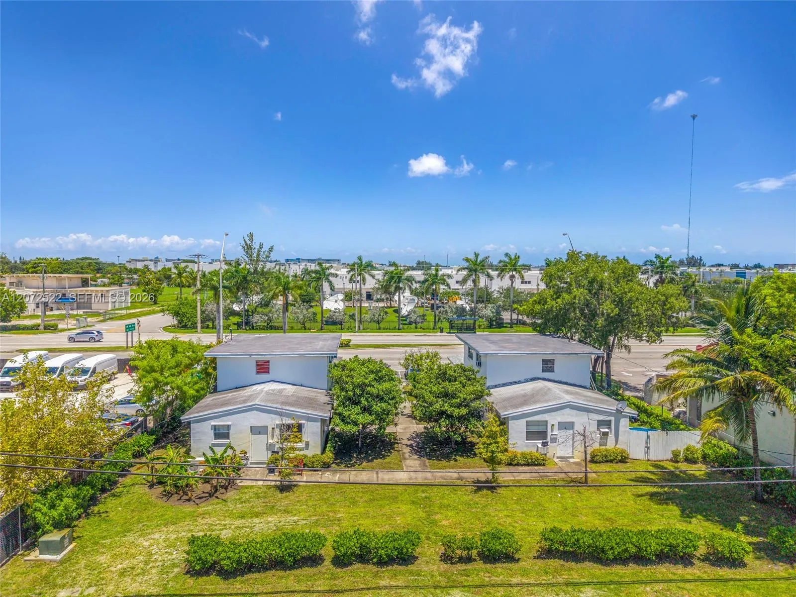Foto de propiedad en 3740 W Hallandale Beach Boulevard 1-8, Hollywood, FL 33023 Hollywood con MLS# 