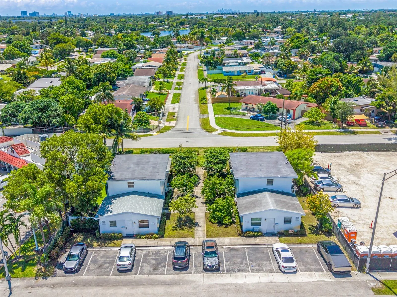 Foto de propiedad en 3740 W Hallandale Beach Boulevard, Hollywood, FL 33023 Hollywood con MLS# 
