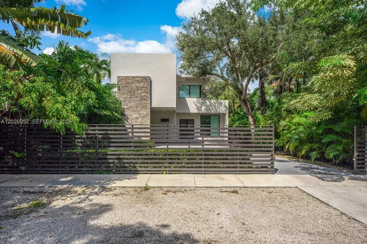 En Renta 3741 Kumquat Avenue, Miami, FL 33133, Miami, FL 33133