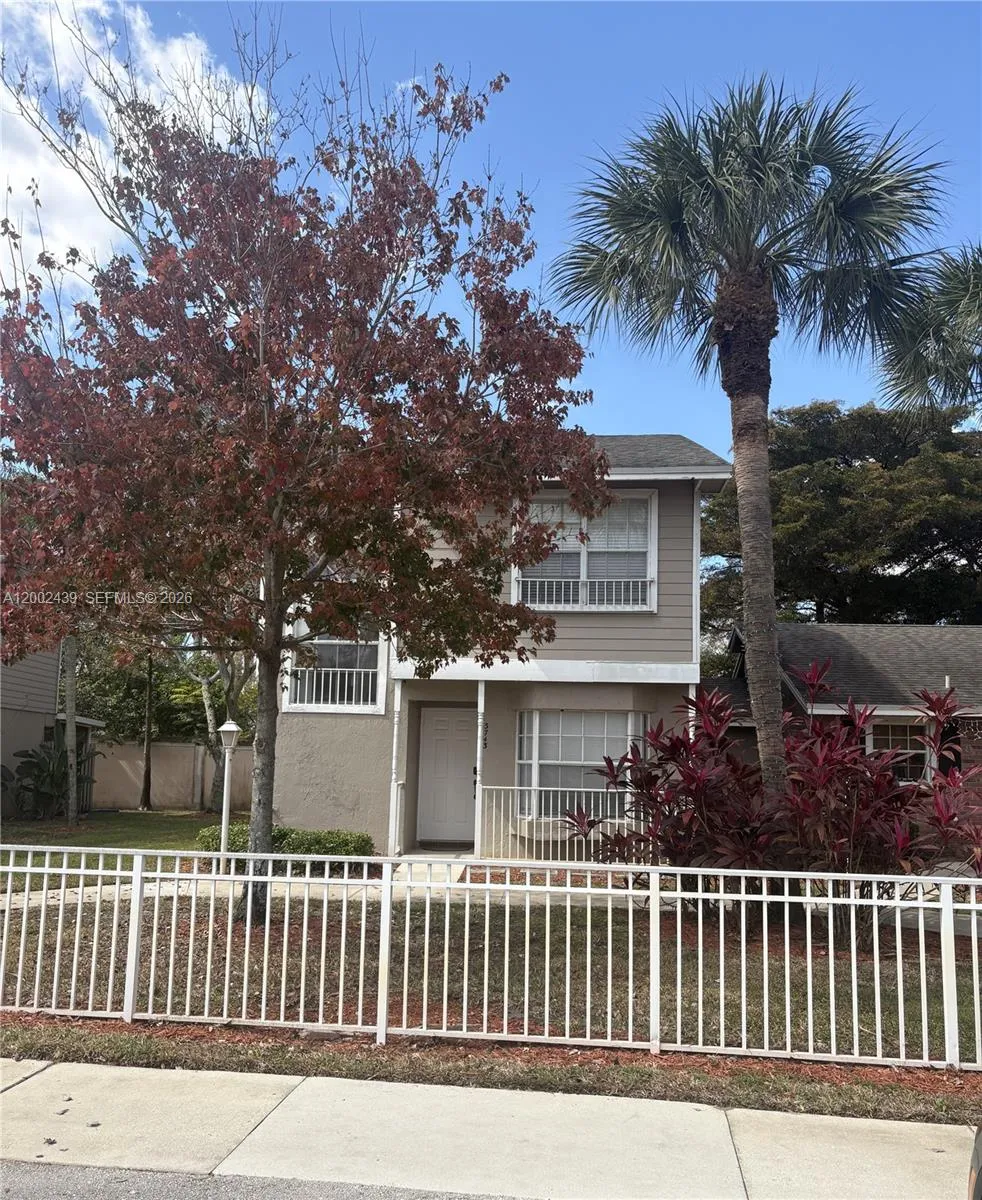 Foto de propiedad en 3743 NW 122nd Terrace, Sunrise, FL 33323 Sunrise con MLS# 
