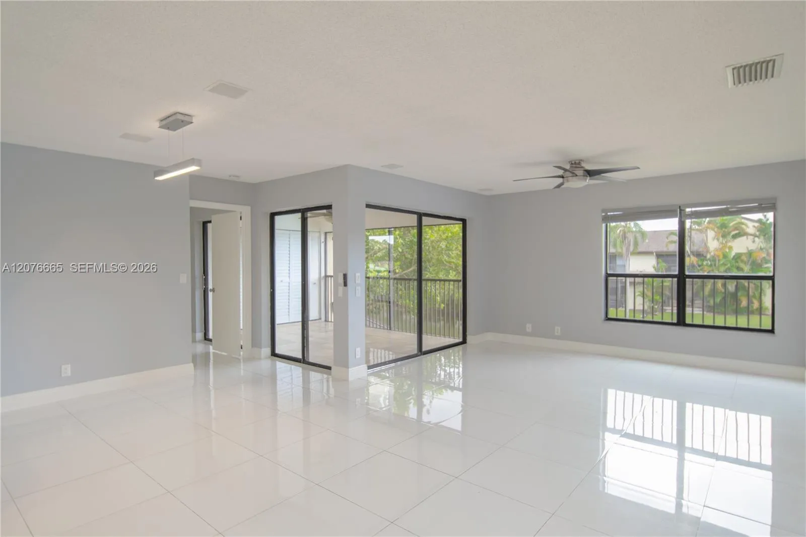 Foto de propiedad en 3745 Cocoplum Circle 3561, Coconut Creek, FL 33063 Coconut Creek con MLS# 