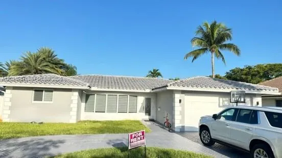 Foto de propiedad en 3750 N 54th Avenue, Hollywood, FL 33021 Hollywood con MLS# 