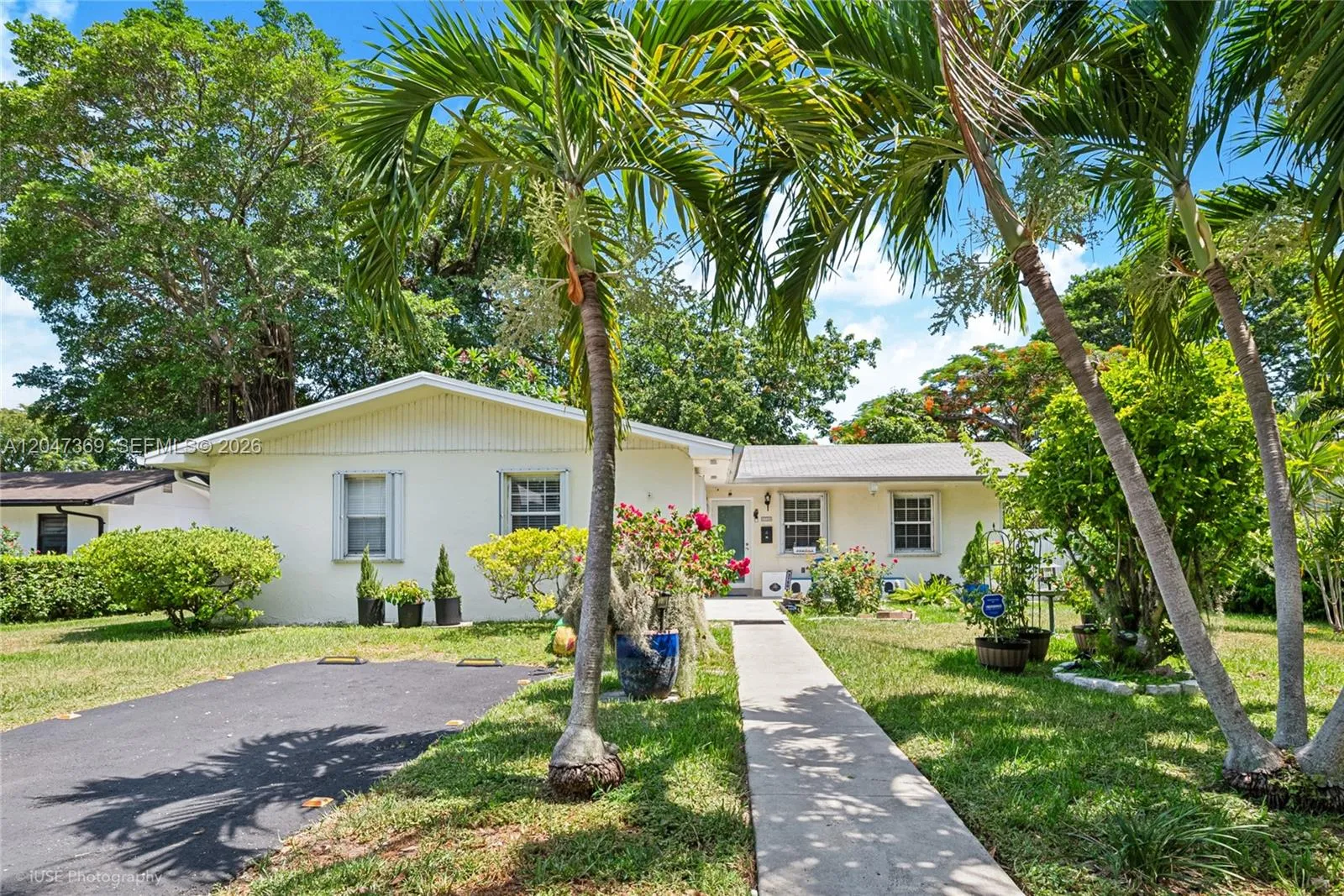 Foto de propiedad en 3750 Percival Avenue, Miami, FL 33133 Miami con MLS# 
