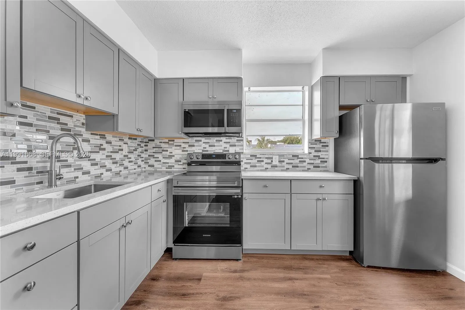 Foto de propiedad en 3750 SW 59th Avenue 3, Davie, FL 33314 Davie con MLS# 