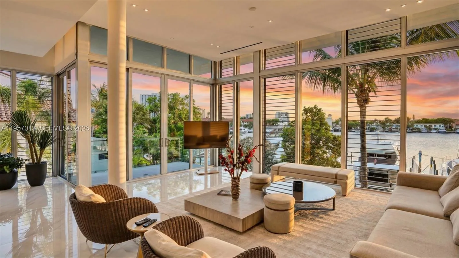 Foto de propiedad en 3750 Yacht Club Drive TH1, Aventura, FL 33180 Aventura con MLS# 