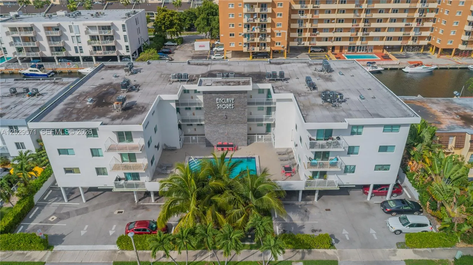 Foto de propiedad en 3755 NE 167th Street 6, North Miami Beach, FL 33160 North Miami Beach con MLS# 