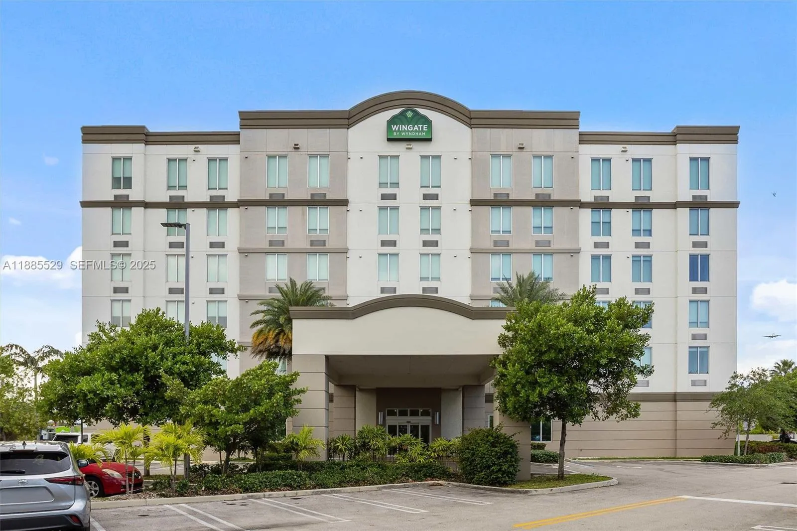 Foto de propiedad en 3755 NW 78th Avenue, Doral, FL 33166 Doral con MLS# 