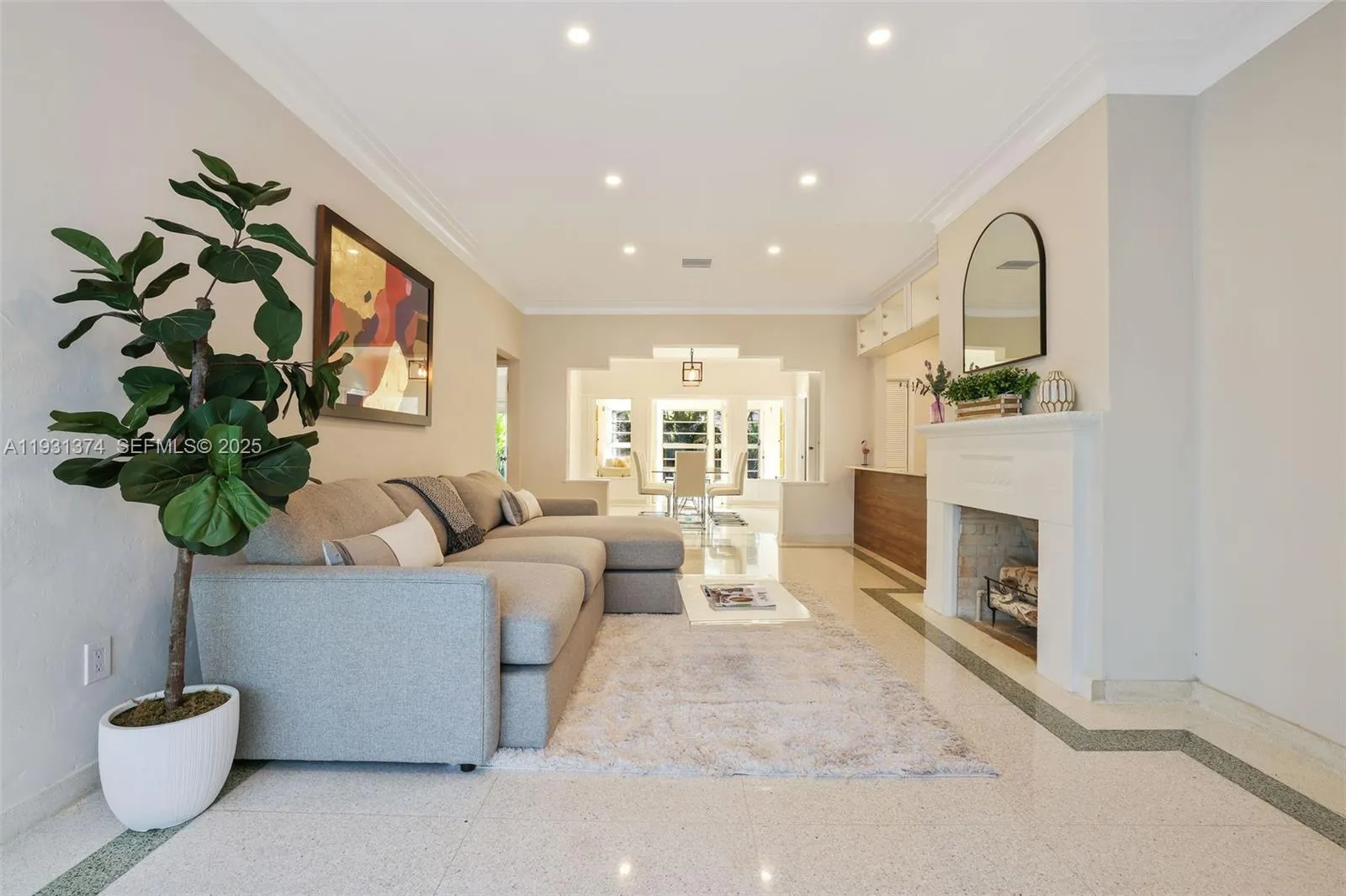 Foto de propiedad en 3760 Royal Palm Avenue, Miami Beach, FL 33140 Miami Beach con MLS# 