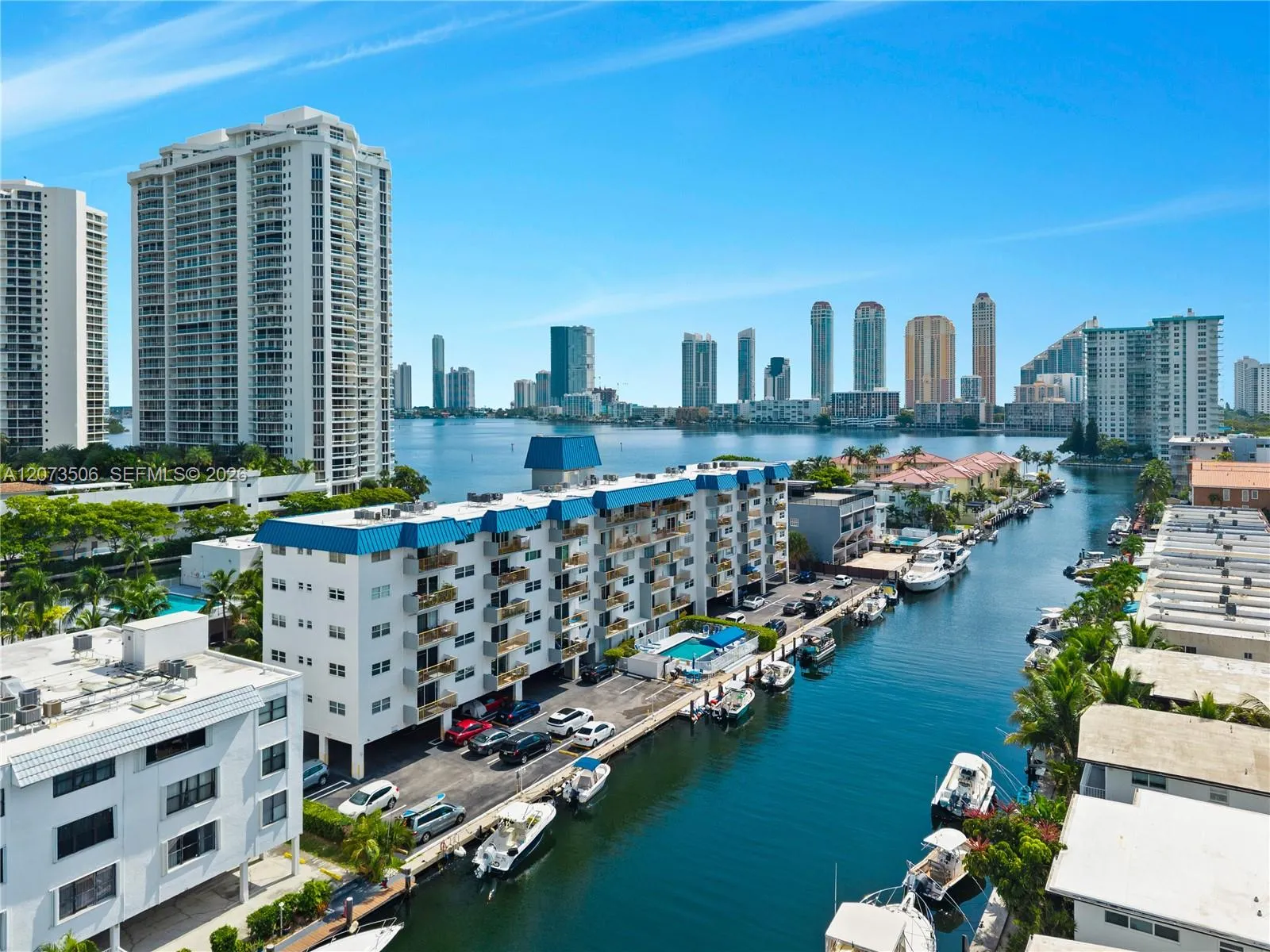 Foto de propiedad en 3770 NE 171st Street 504, North Miami Beach, FL 33160 North Miami Beach con MLS# 