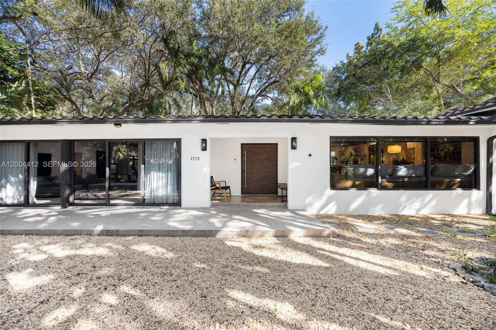Foto de propiedad en 3775 S Le Jeune Road, Miami, FL 33146 Miami con MLS# 