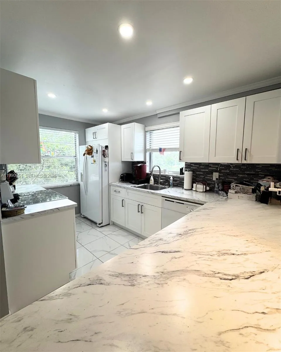 Foto de propiedad en 3776 Inverrary Boulevard 301R, Lauderhill, FL 33319 Lauderhill con MLS# 