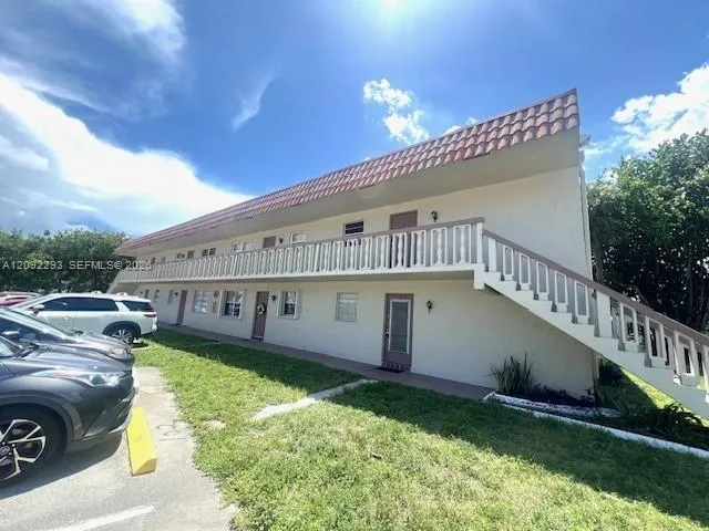 Foto de propiedad en 3777 NW 78th Avenue 13D, Davie, FL 33024 Davie con MLS# 