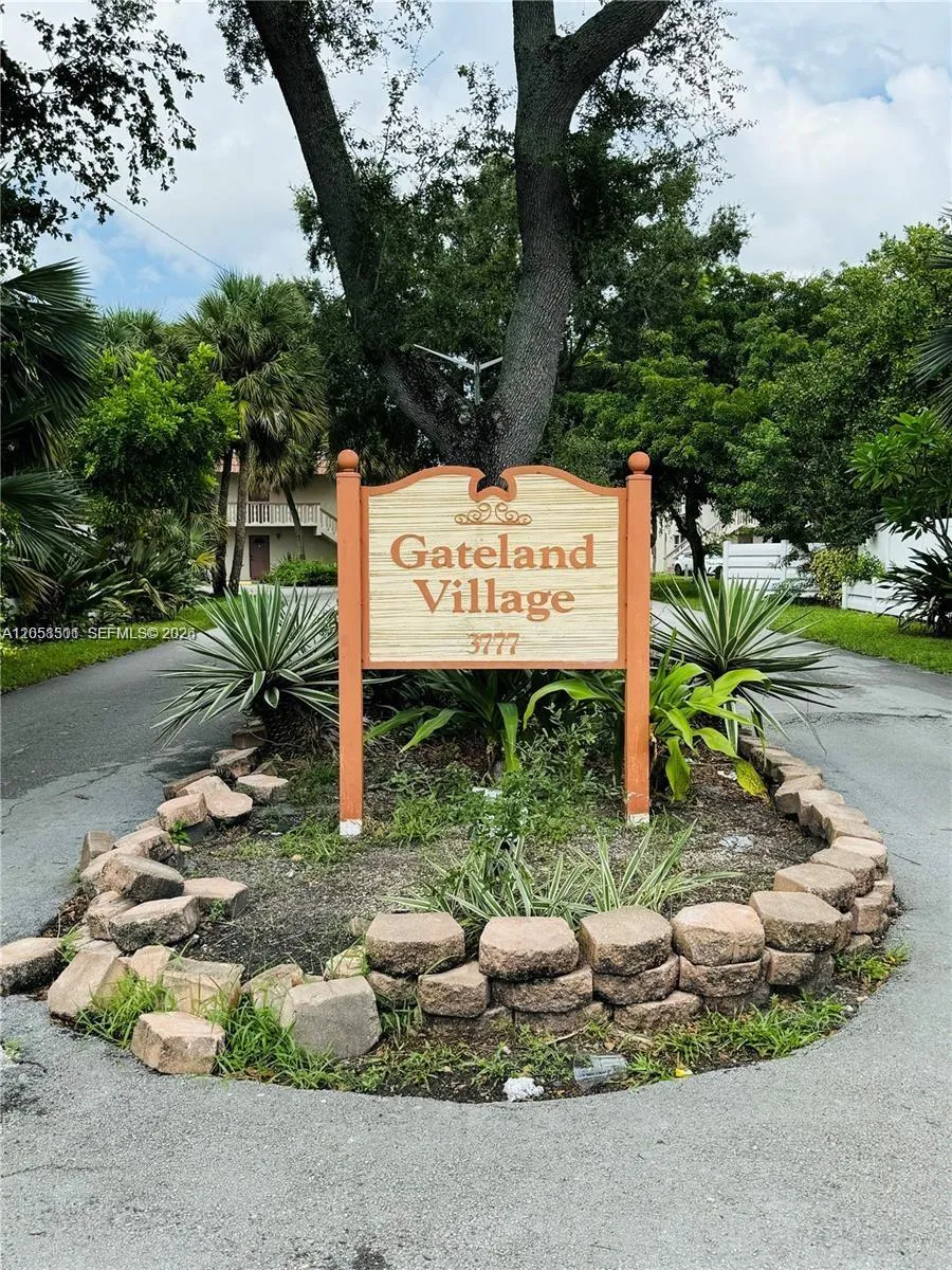 Foto de propiedad en 3777 NW 78th Avenue 8E, Davie, FL 33024 Davie con MLS# 