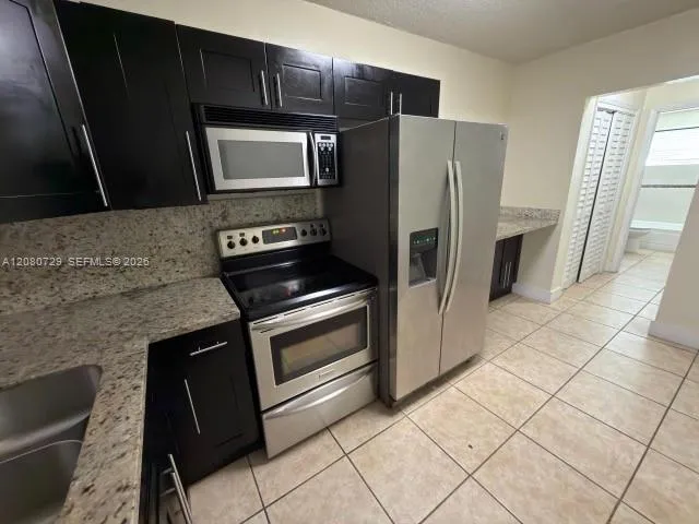 Foto de propiedad en 380 E 35th Street 9, Hialeah, FL 33013 Hialeah con MLS# 