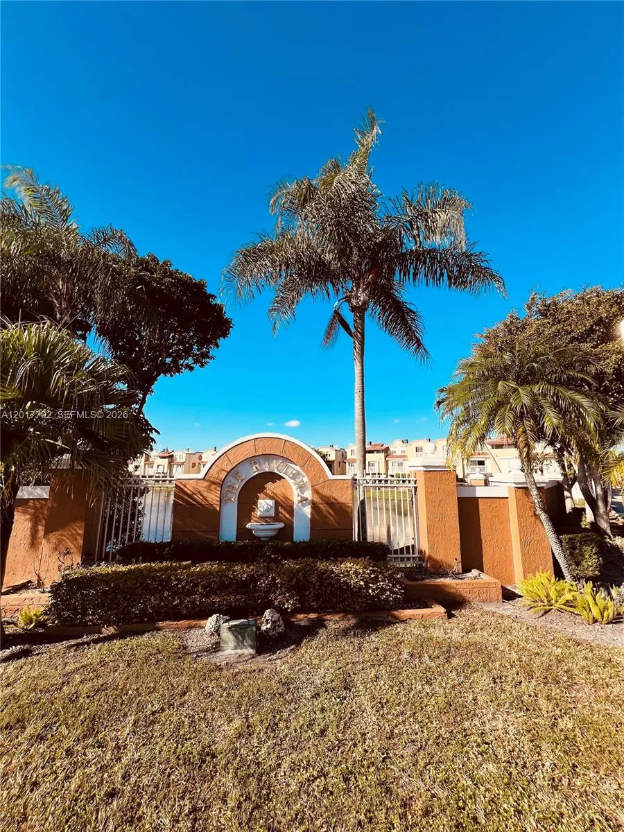 Foto de propiedad en 380 NW 85th Place 1406, Miami, FL 33126 Miami con MLS# 