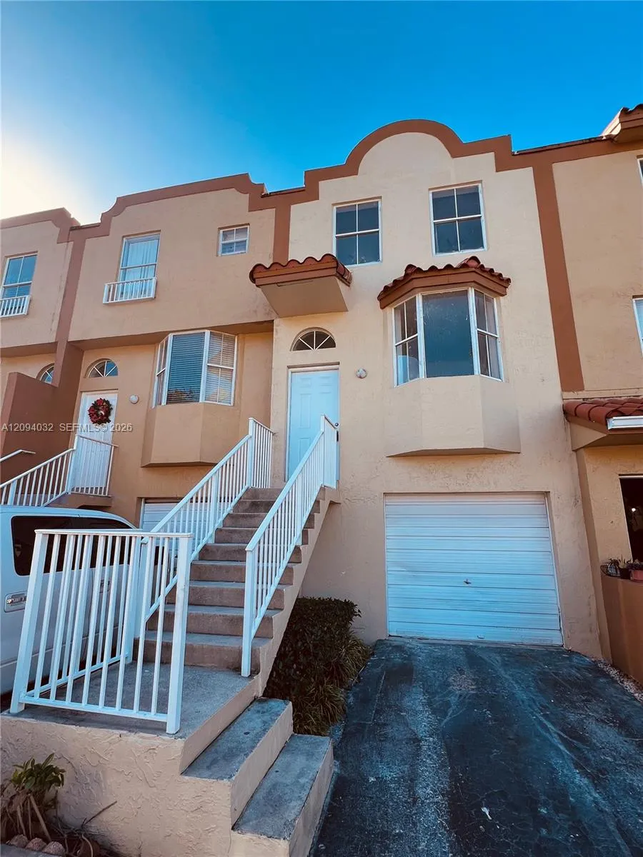 En Venta 380 NW 85th Place 1406, Miami, FL 33126, Miami, FL 33126