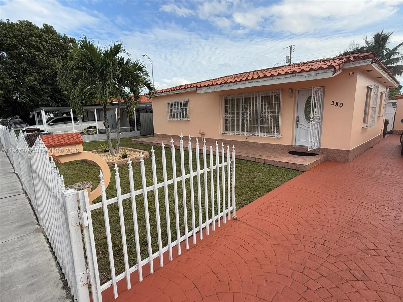 Foto de propiedad en 380 W 41st Street, Hialeah, FL 33012 Hialeah con MLS# 