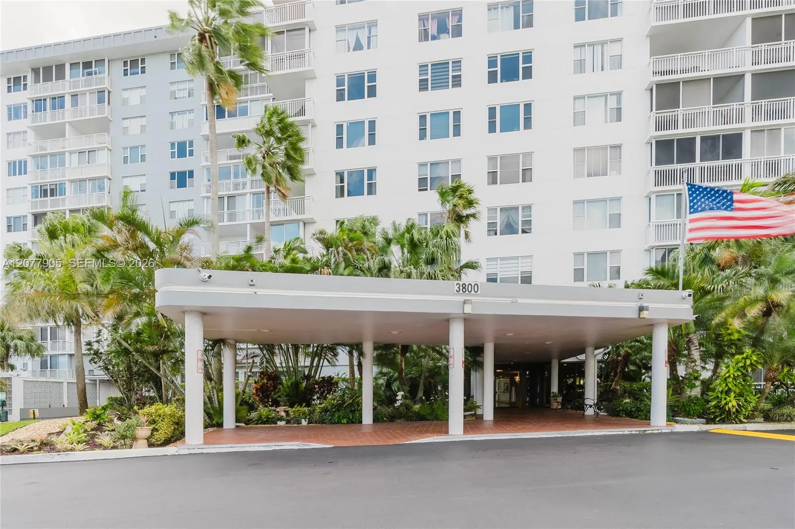 Foto de propiedad en 3800 Hillcrest Drive 412, Hollywood, FL 33021 Hollywood con MLS# 