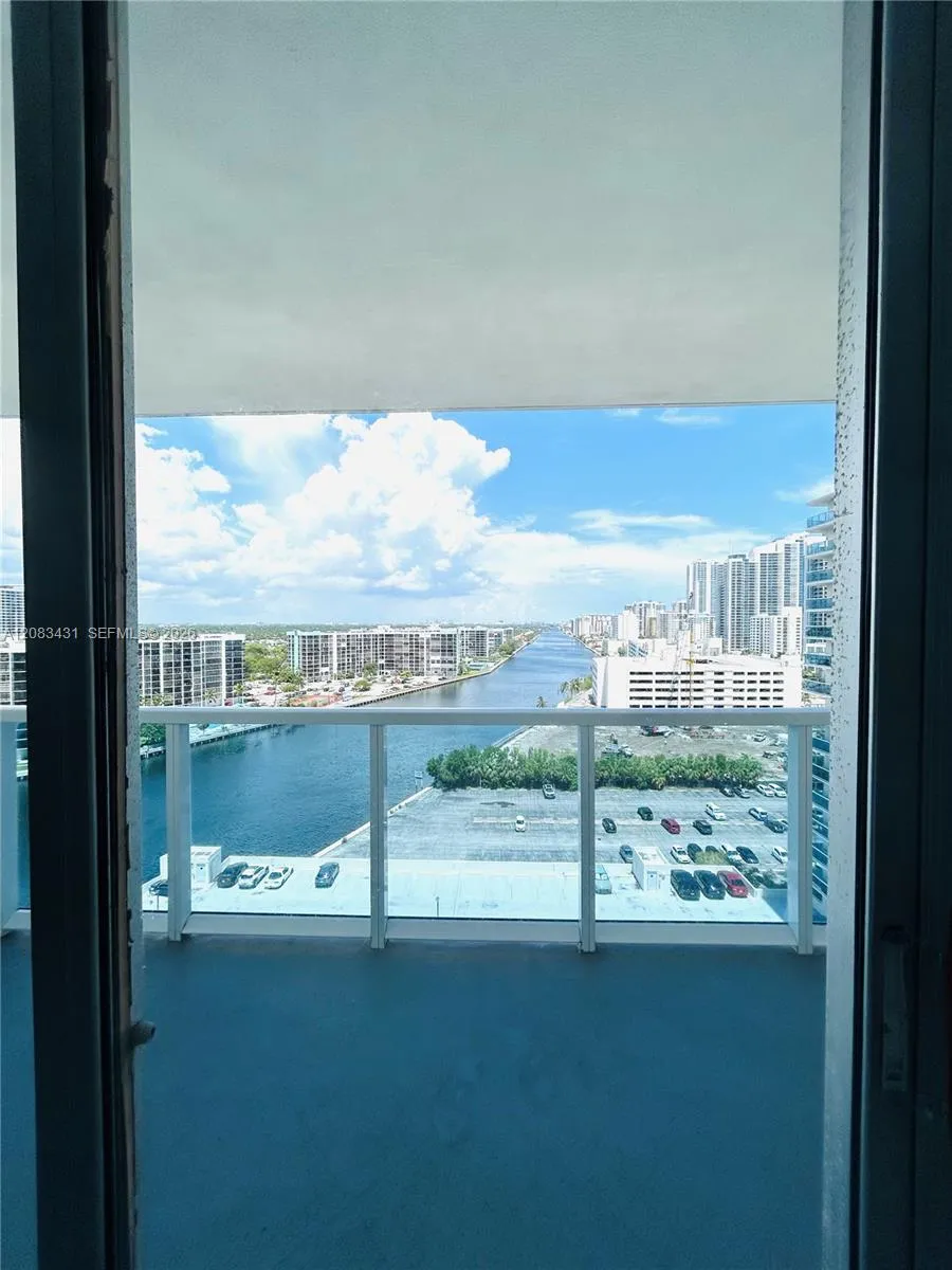 Foto de propiedad en 3800 S Ocean Drive 1404, Hollywood, FL 33019 Hollywood con MLS# 