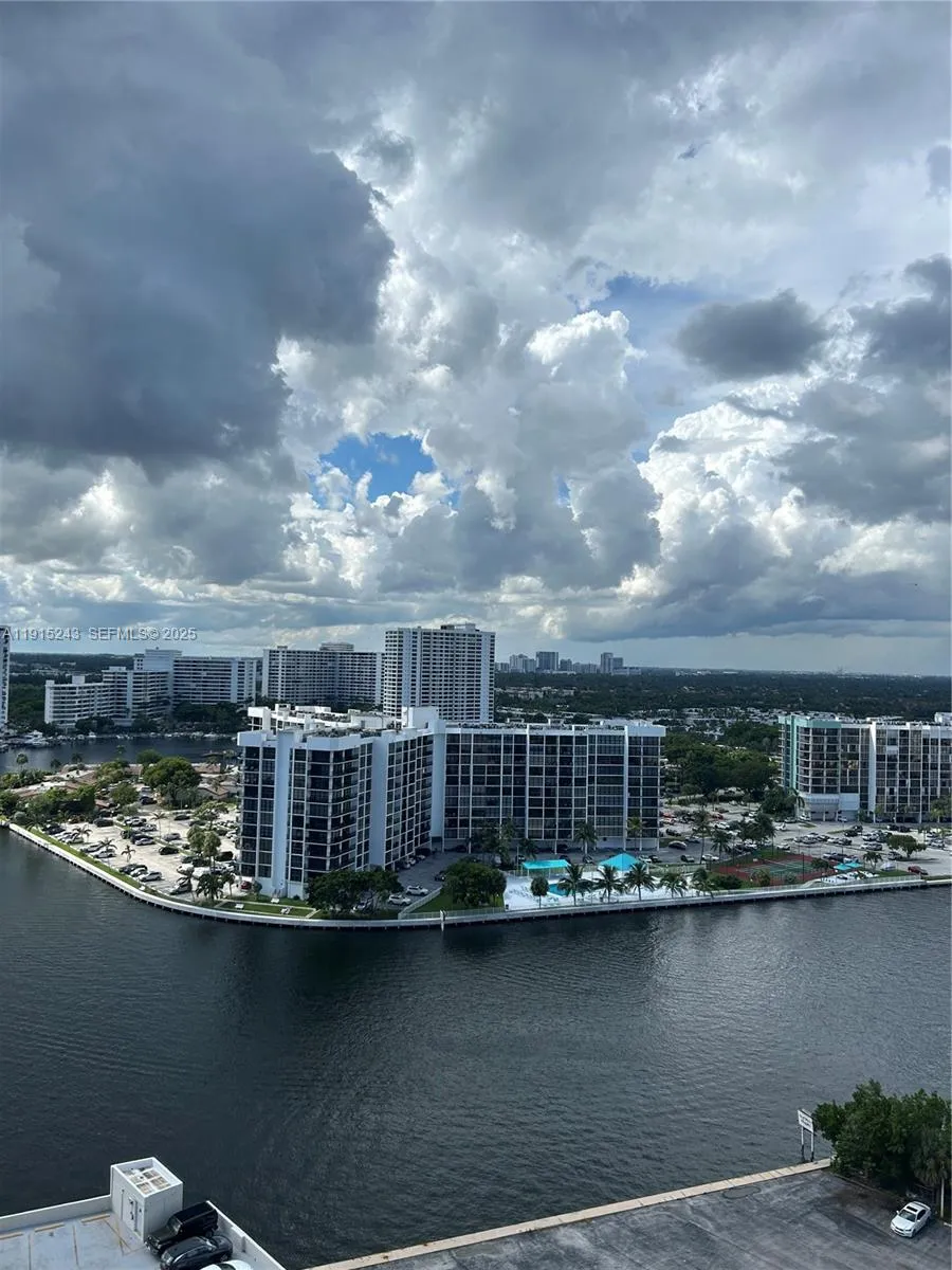 Foto de propiedad en 3800 S Ocean Drive 1823, Hollywood, FL 33019 Hollywood con MLS#