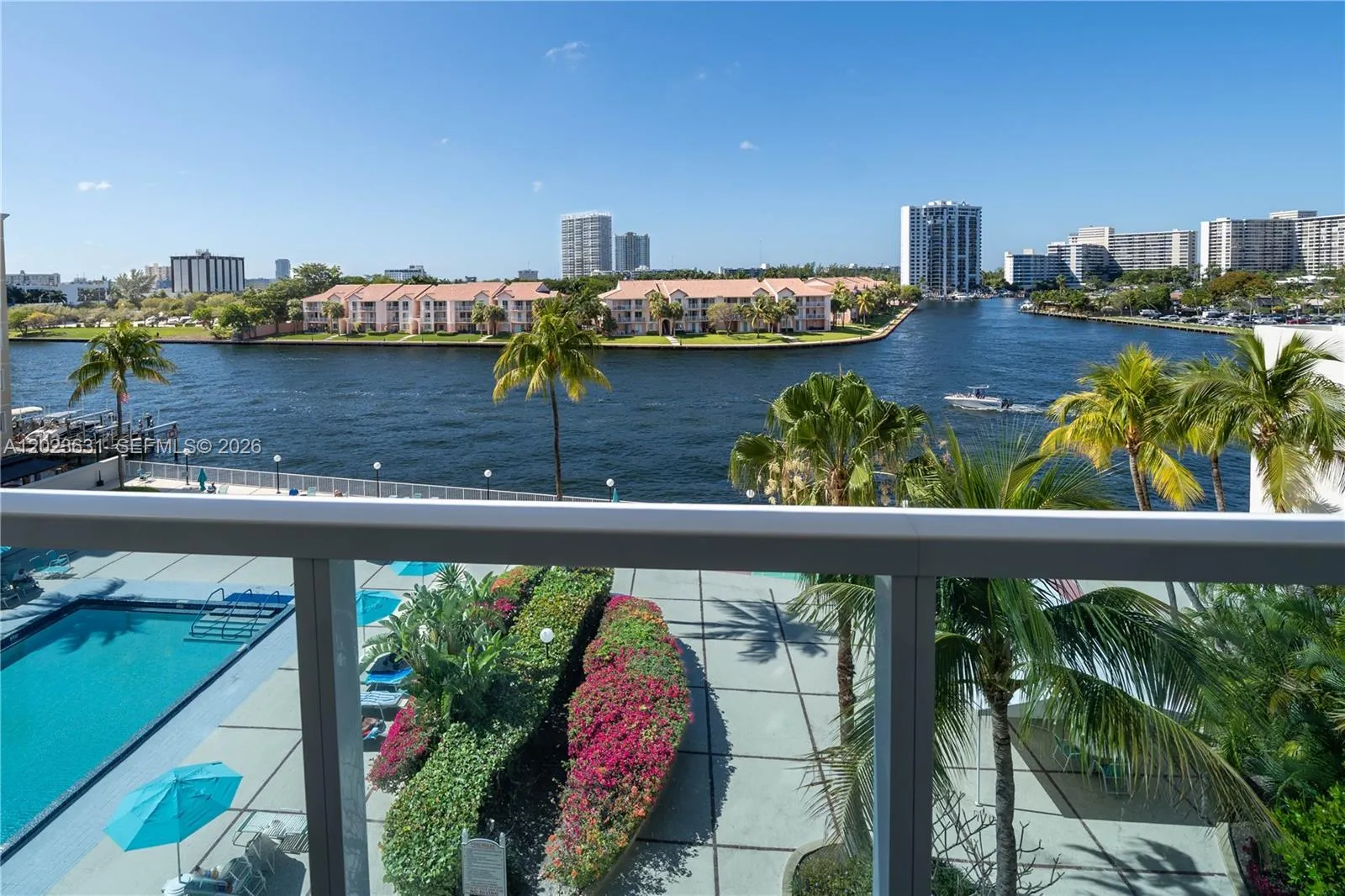 Foto de propiedad en 3800 S Ocean Drive 306, Hollywood, FL 33019 Hollywood con MLS#