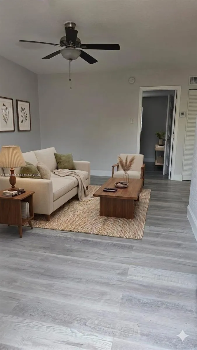 Foto de propiedad en 3800 SW 102nd Avenue 221, Miami, FL 33165 Miami con MLS# 