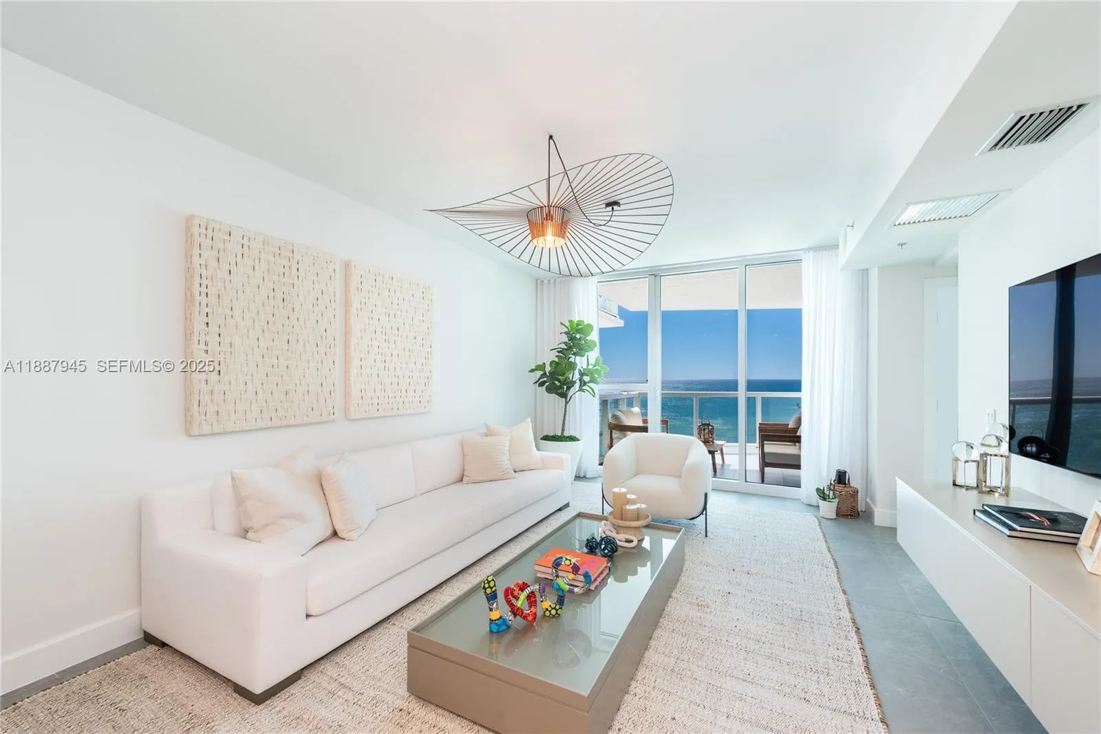 Foto de propiedad en 3801 Collins Avenue 1502, Miami Beach, FL 33140 Miami Beach con MLS# 
