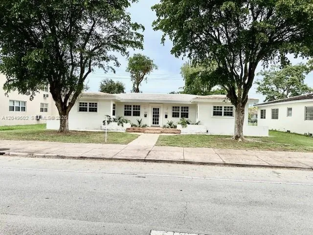 Foto de propiedad en 3801 Ponce De Leon Boulevard 3803, Coral Gables, FL 33134 Coral Gables con MLS# 