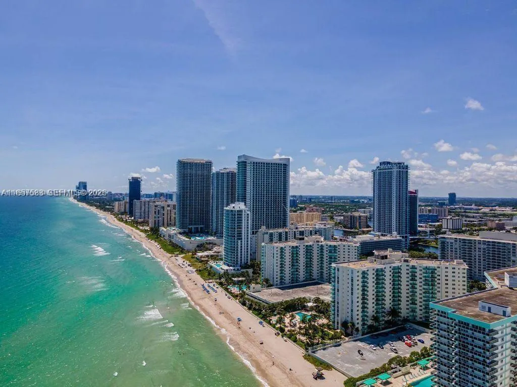Foto de propiedad en 3801 S Ocean Drive 12M, Hollywood, FL 33019 Hollywood con MLS# 