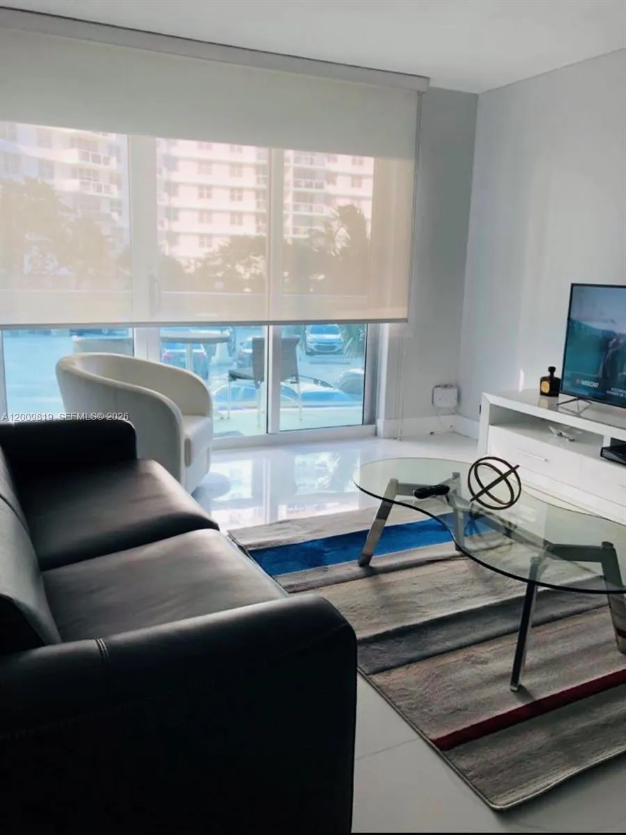 Foto de propiedad en 3801 S Ocean Drive 2B, Hollywood, FL 33019 Hollywood con MLS# 
