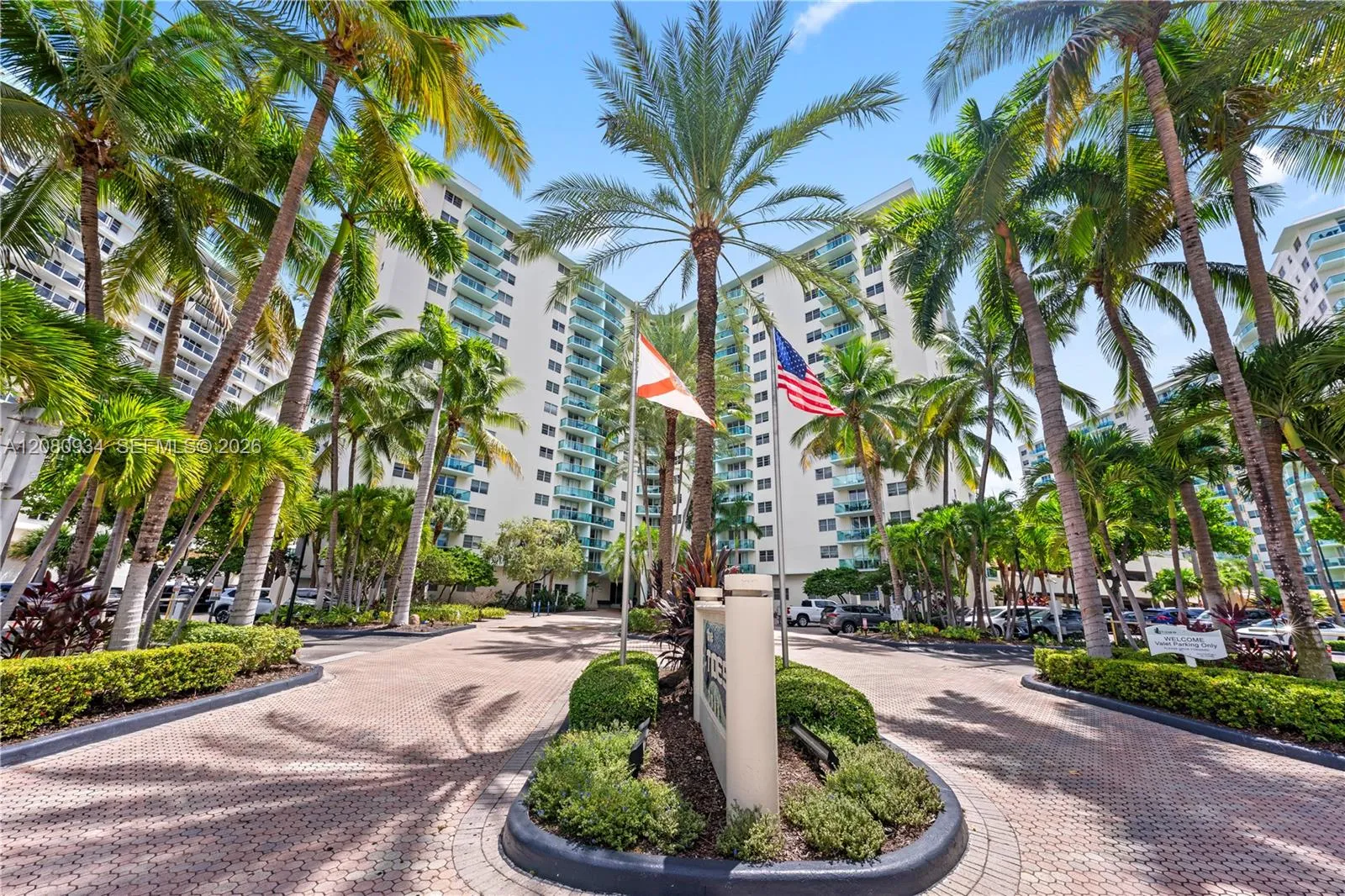 Foto de propiedad en 3801 S Ocean Drive 4B, Hollywood, FL 33019 Hollywood con MLS# 