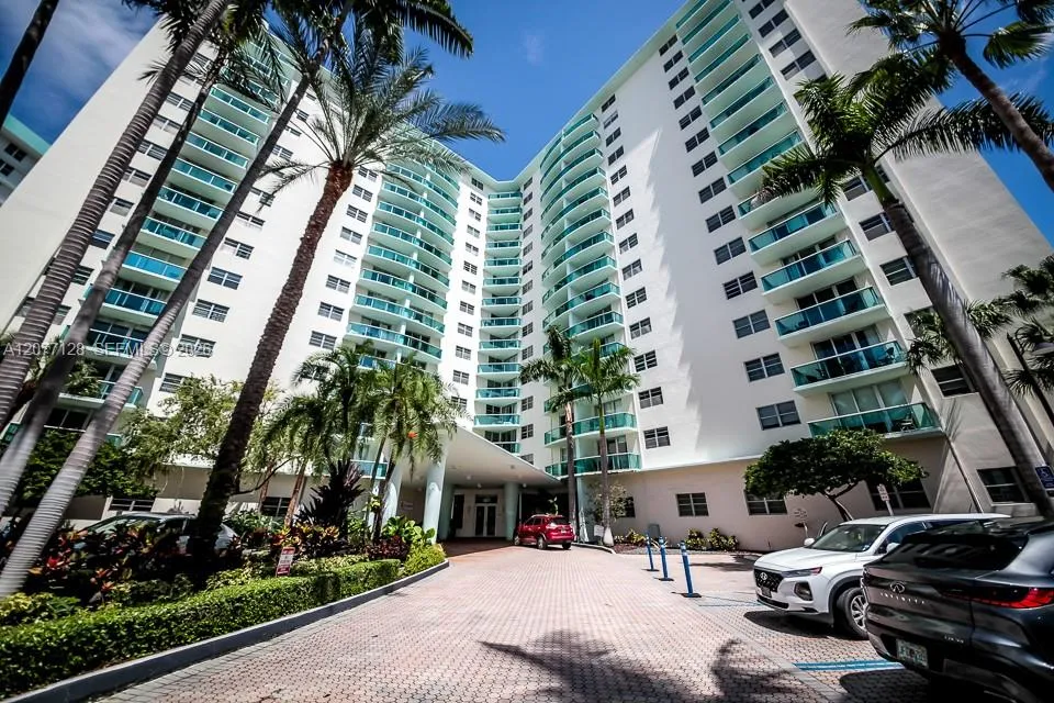 Foto de propiedad en 3801 S Ocean Drive 5A, Hollywood, FL 33019 Hollywood con MLS# 