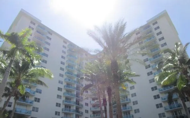 Foto de propiedad en 3801 S Ocean Drive 8U, Hollywood, FL 33019 Hollywood con MLS# 