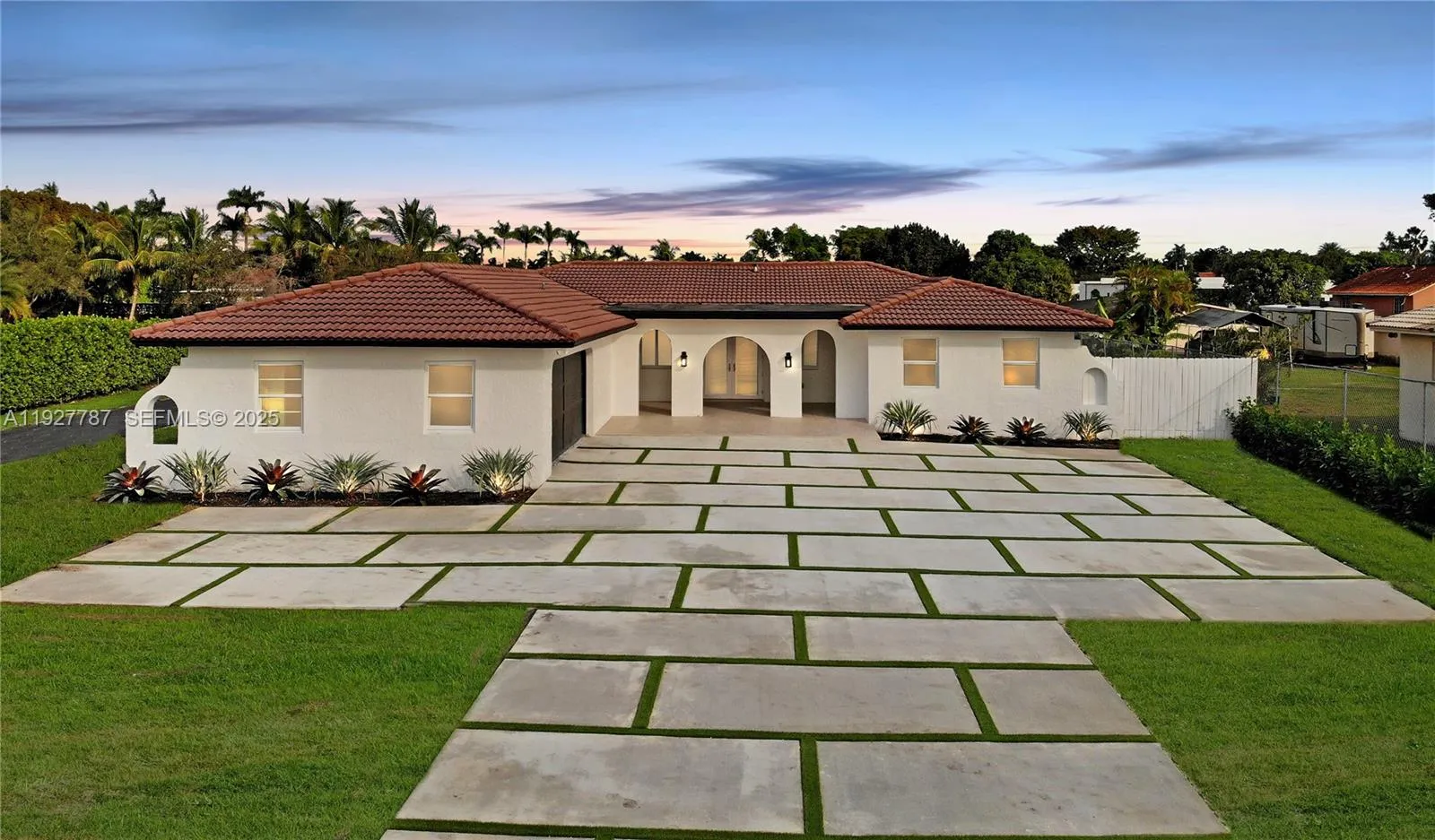 Foto de propiedad en 3801 SW 132nd Avenue, Miami, FL 33175 Miami con MLS# 