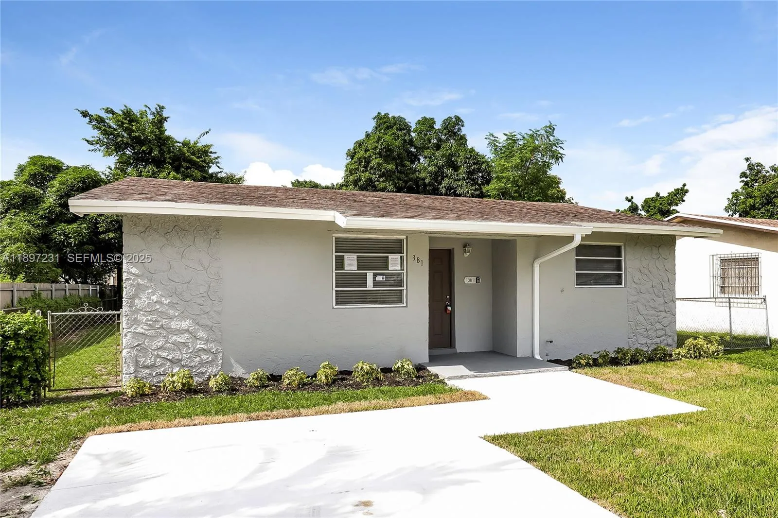 Foto de propiedad en 381 NE 164th Street 0, Miami, FL 33162 Miami con MLS# 